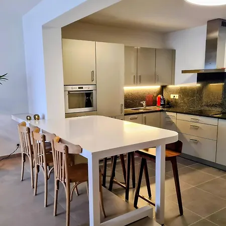 You, Me And The Sea - Seaview Groundfloor