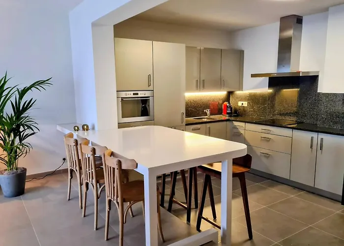 You, Me And The Sea - Seaview Groundfloor